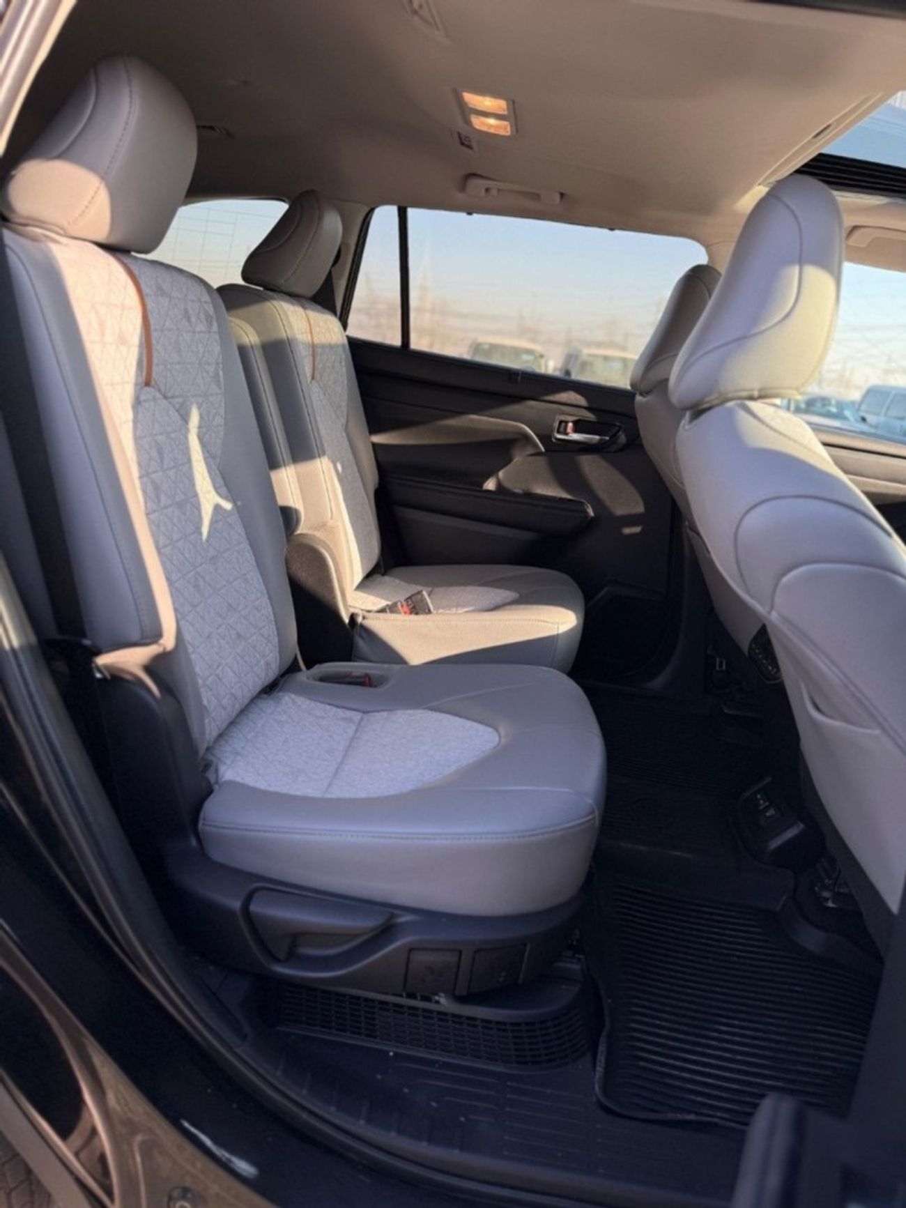 تويوتا هايلاندر Hybrid XLE premium sunroof,leather, push start