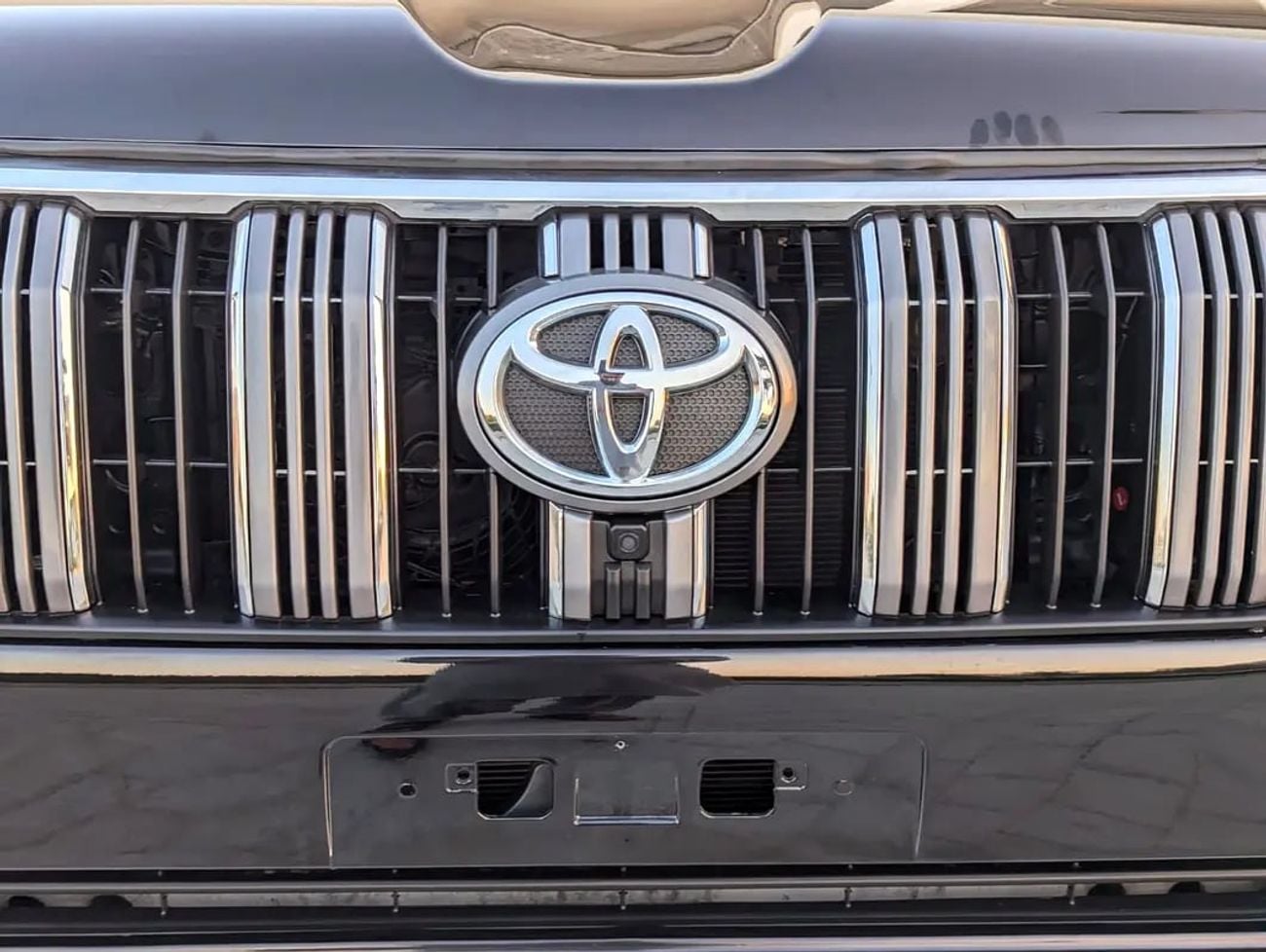 Toyota Prado TX-L FACELIFTED WITH INTERIOR AND EXTERIOR GCC V4 2.7L IN EXCELLENT CONDITION
