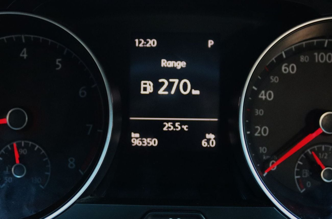 فولكس واجن جولف فولكس واجن جولف - 2018 - خليجى - بدون حوادث -  عدد(3)سلندر - بمحرك 1.0L -3  بحاله ممتازه من الداخل و