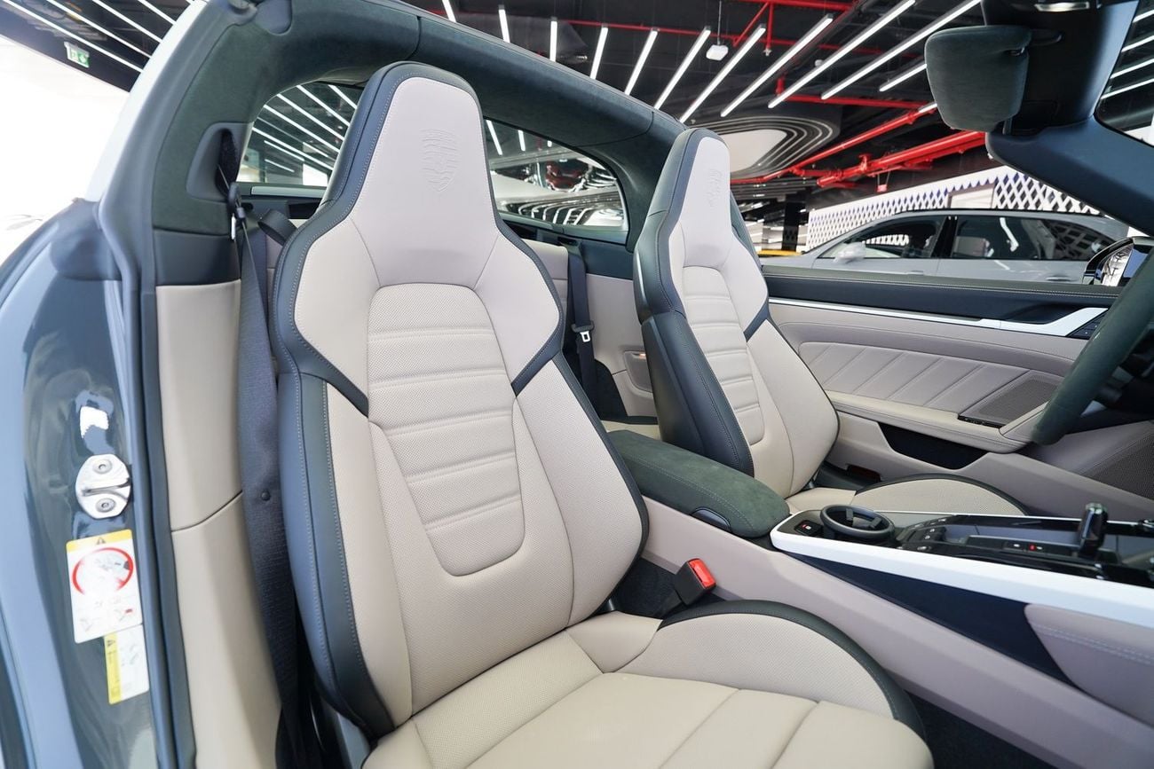 بورش 911 Targa 4GTS 3.0L (450 HP)