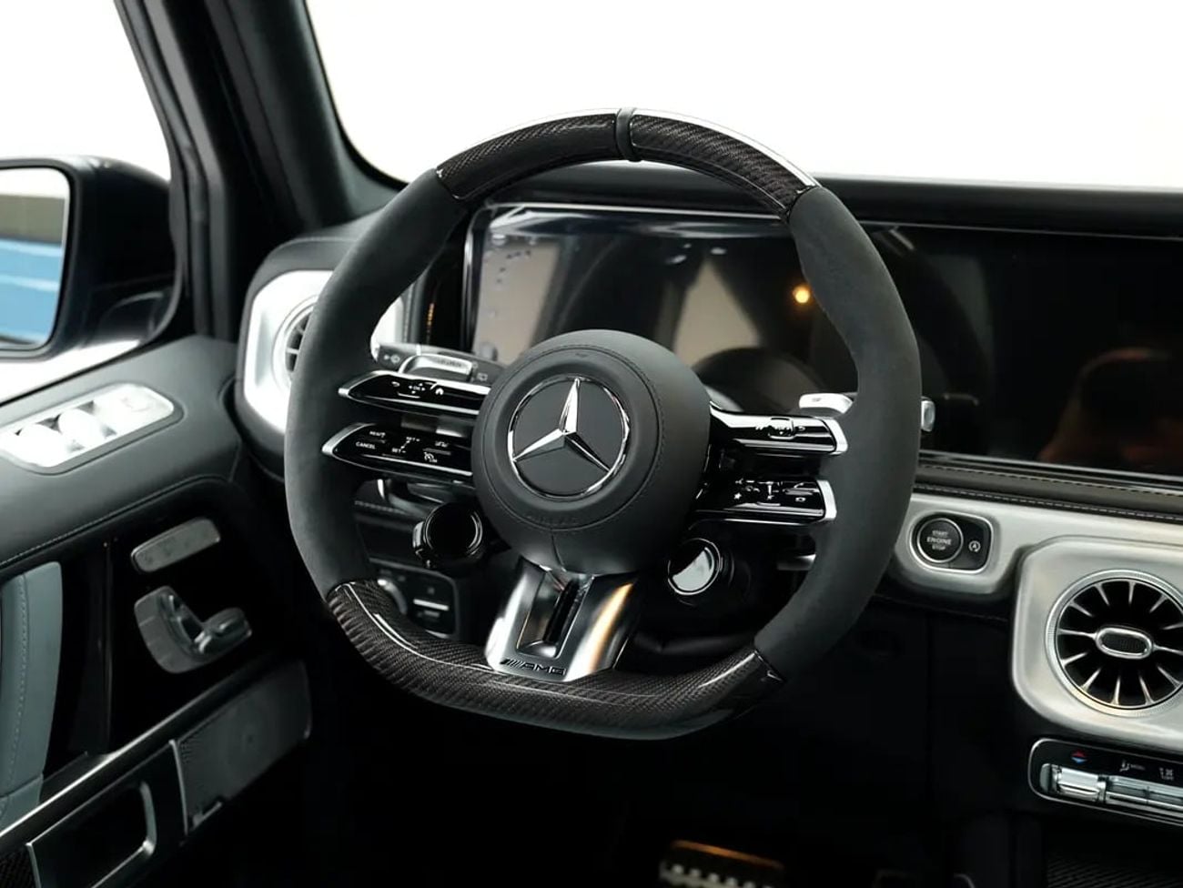 مرسيدس بنز G 63 AMG ستاندارد G63 AMG | A22 | CHINA BLUE EXTERIOR | FULL OPTION