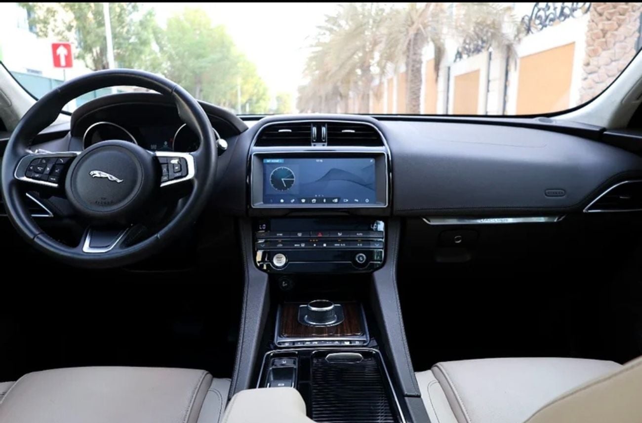 Jaguar F-PACE 25T