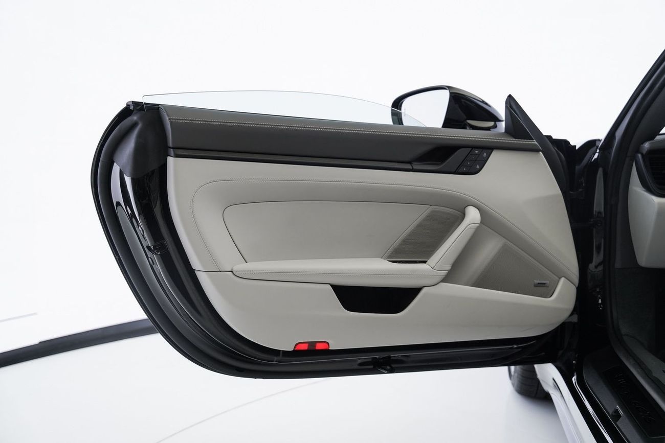 Porsche 911 Targa 4GTS 3.0L (450 HP)