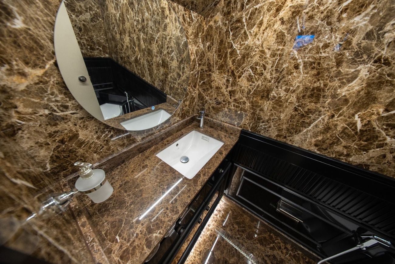 Mercedes Benz Sprinter VIP Sprinter | Премиальный интерьер | Washroom | Smart TVs