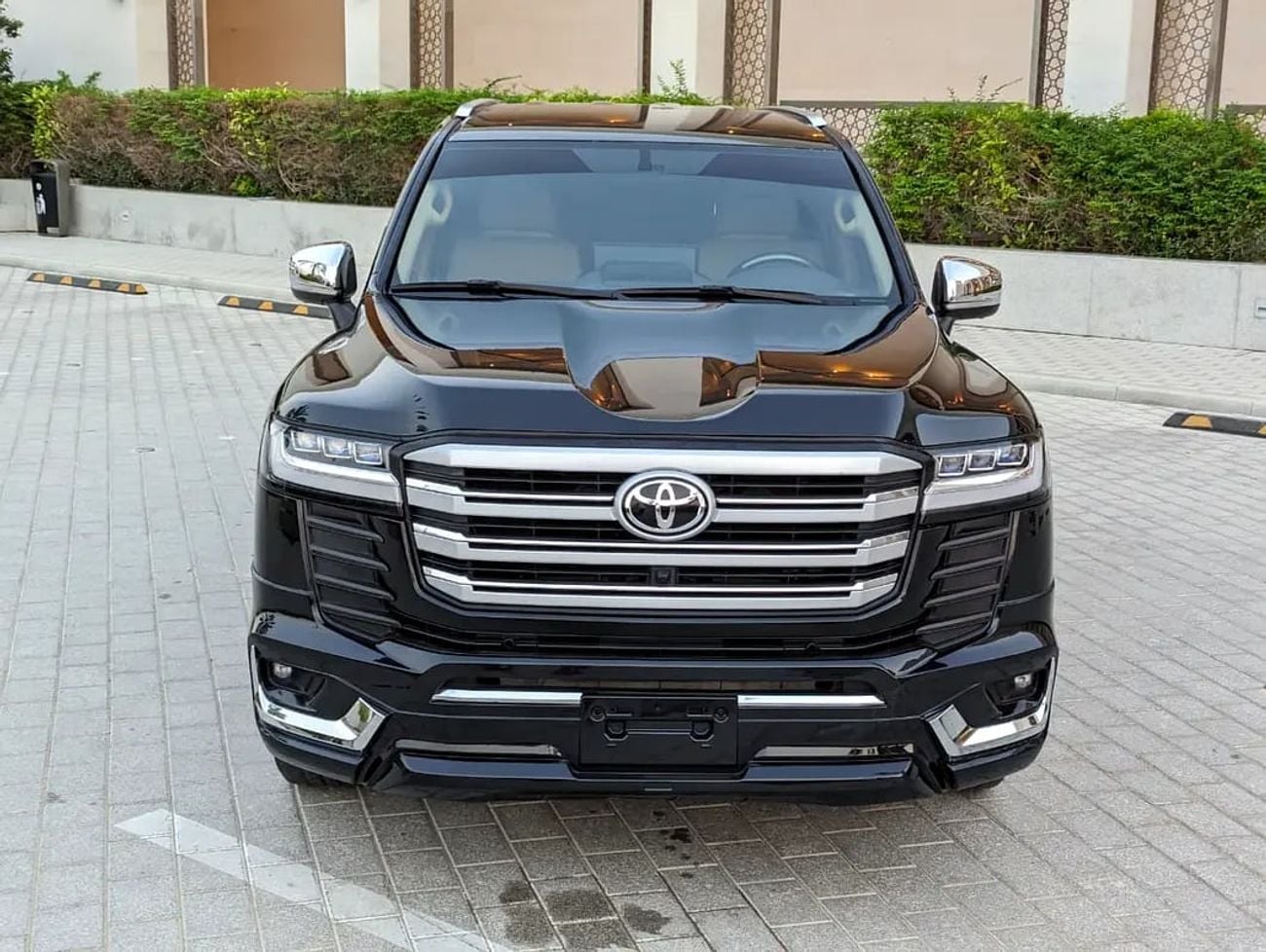 Toyota Land Cruiser GXR FACELIFTED WITH INTERIOR AND EXTERIOR V6 4.0L IN PERFECT CONDITION