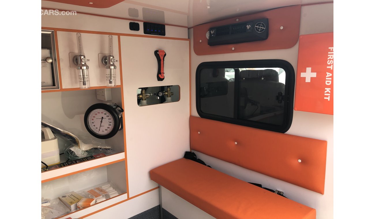 تويوتا هاياس Toyota Hiace Ambulance Conversion, Model:2014. excellent condition