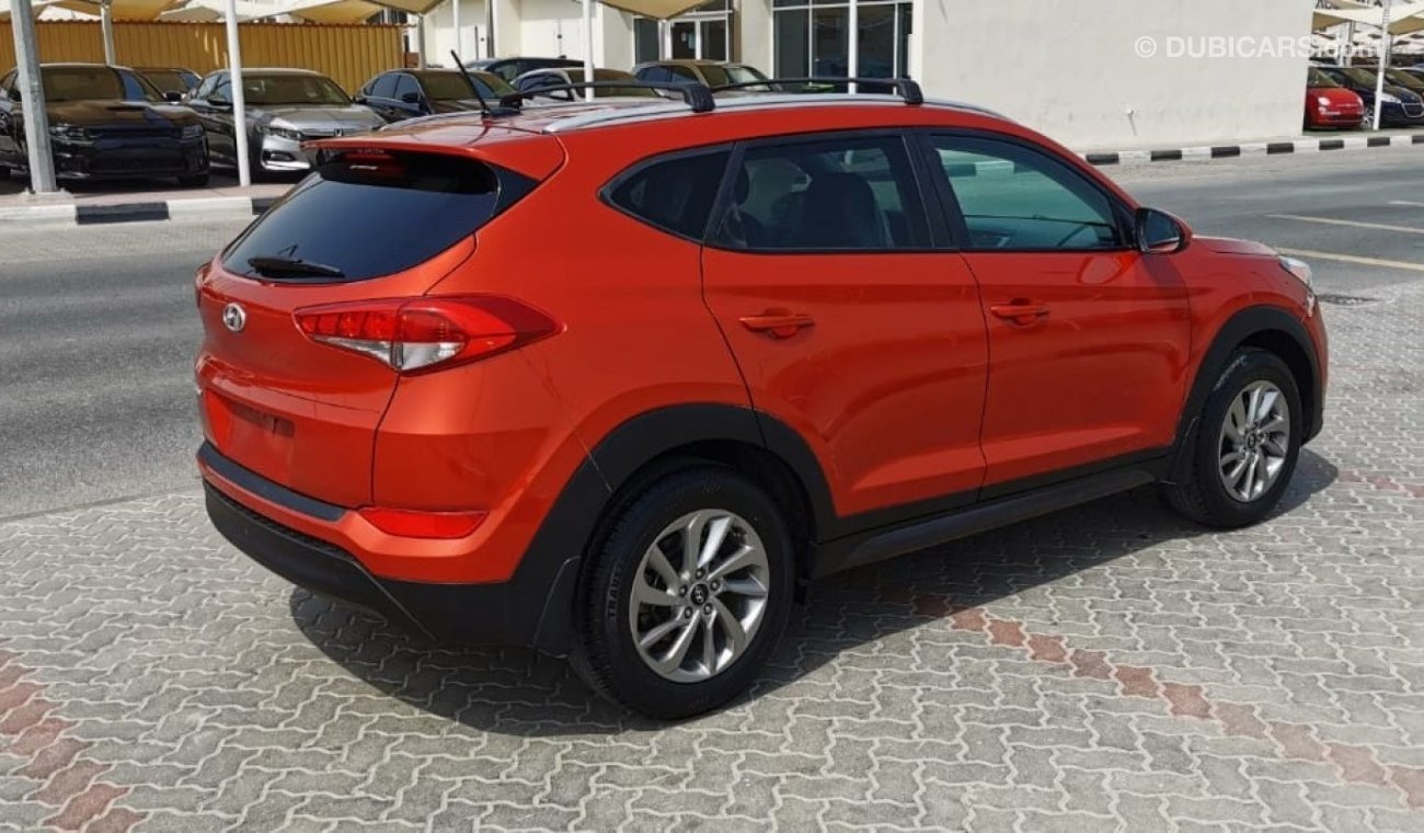 Hyundai Tucson SE - Very Clean Car