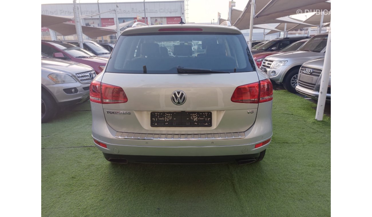 Volkswagen Touareg Gulf 2013 model, panorama leather, control stabilizer, rear camera, in excellent condition