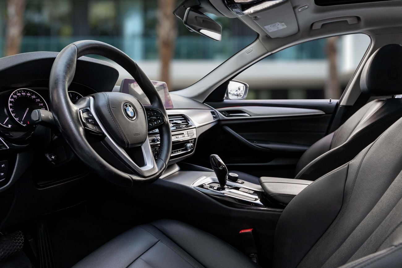 BMW 520i 520i | 1,567 P.M | 0% Downpayment | BMW HISTORY | UNDER WARRANTY!