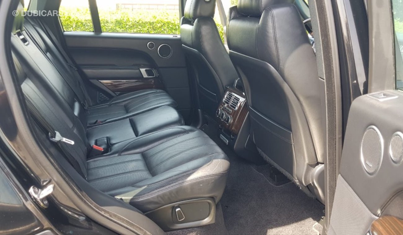 Land Rover Range Rover Rang Rover vogue model 2013 GCC car prefect condition full option panoramic roof leather seats back