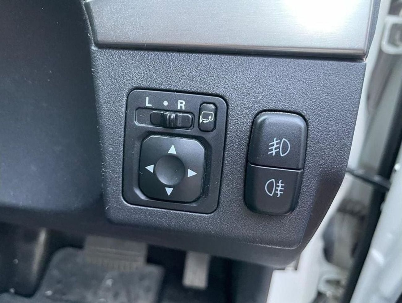 ميتسوبيشي باجيرو Diesel 3.2 Liter Right Hand Drive Automatic 7 Seater Leather sea