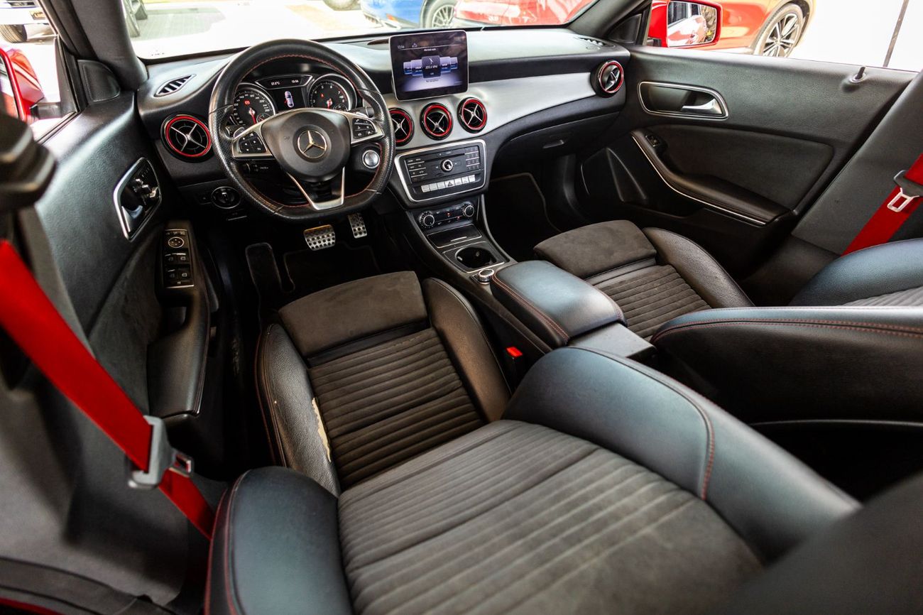 Mercedes-Benz CLA 250 Std 2.0L (224 HP)
