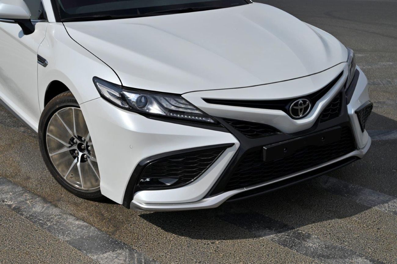 Toyota Camry SE Petrol