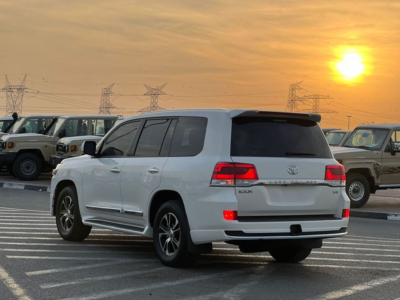 Toyota Land Cruiser 2018 Toyota Land Cruiser EX.R 4.0L V6 - AWD 4x4 - GCC - Leather Seat - Rear Camera & Sensor - Accide