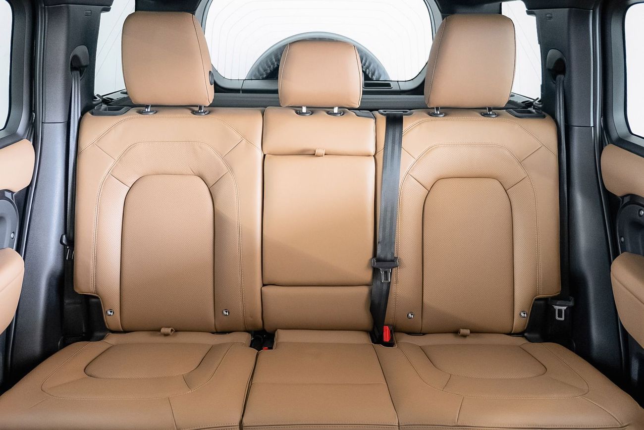 Land Rover Defender P400 110 X-Dynamic HSE 3.0L (5 Seater)