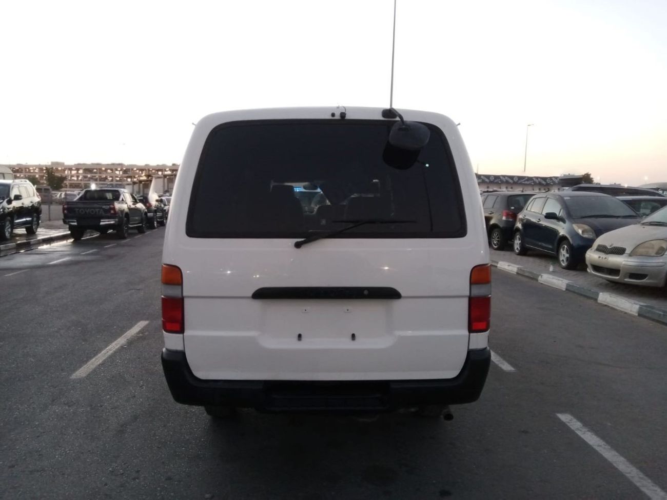 Toyota Hiace TOYOTA HIACE RIGHT HAND DRIVE (PM1152)