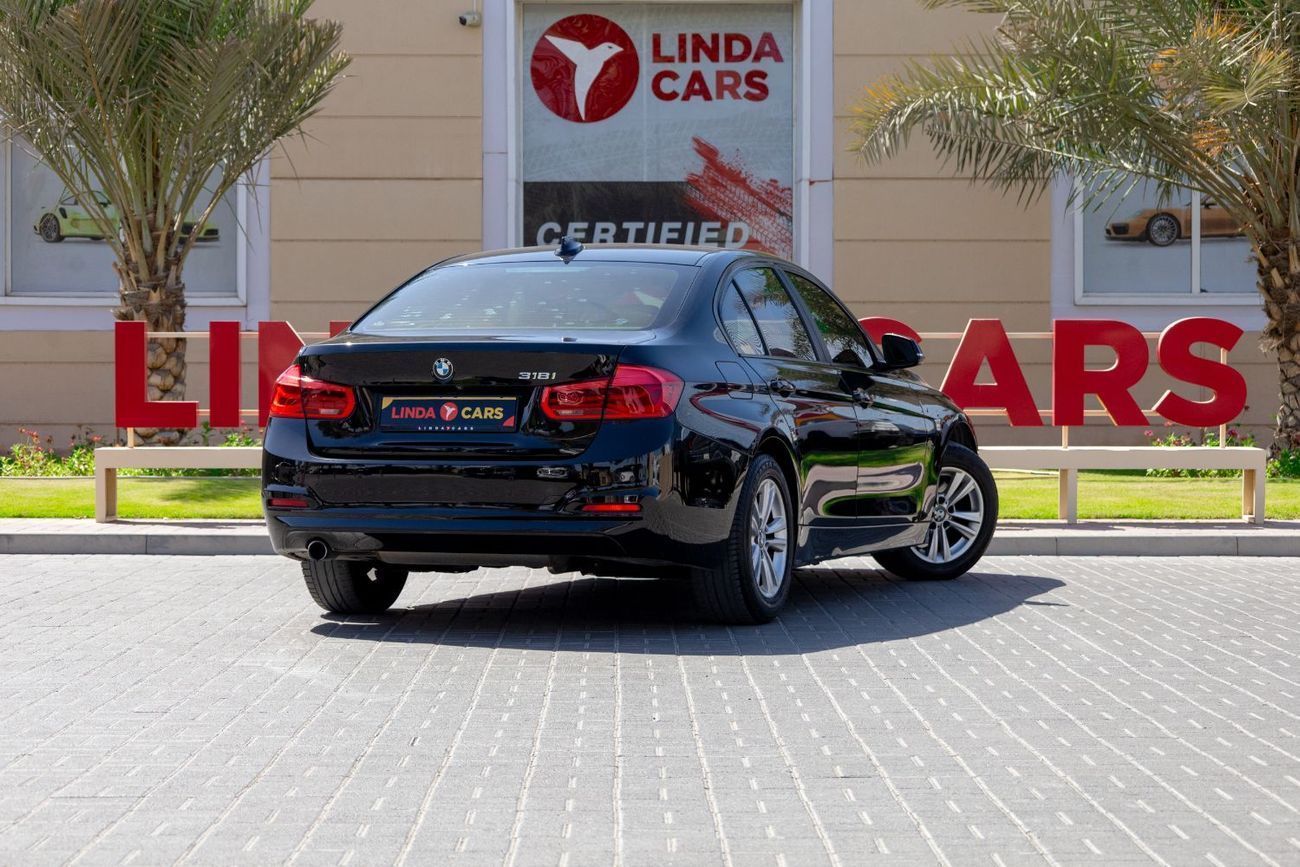 BMW 318i BMW 318i Executive 2018 GCC under Warranty with Flexible Down-Payment.