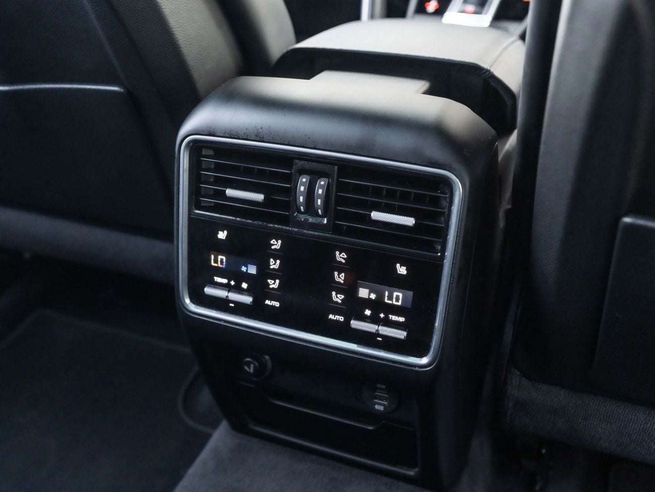 Porsche Cayenne Porsche Cayenne Turbo 2019 for 2,867.00 AED monthly