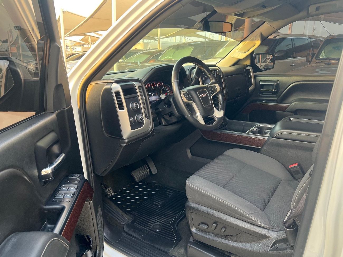 جي أم سي سييرا 1500 SLE 5.3L Double Cab Utility 4WD