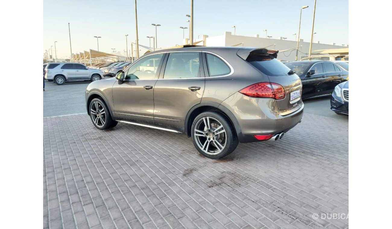 Porsche Cayenne S Sharja