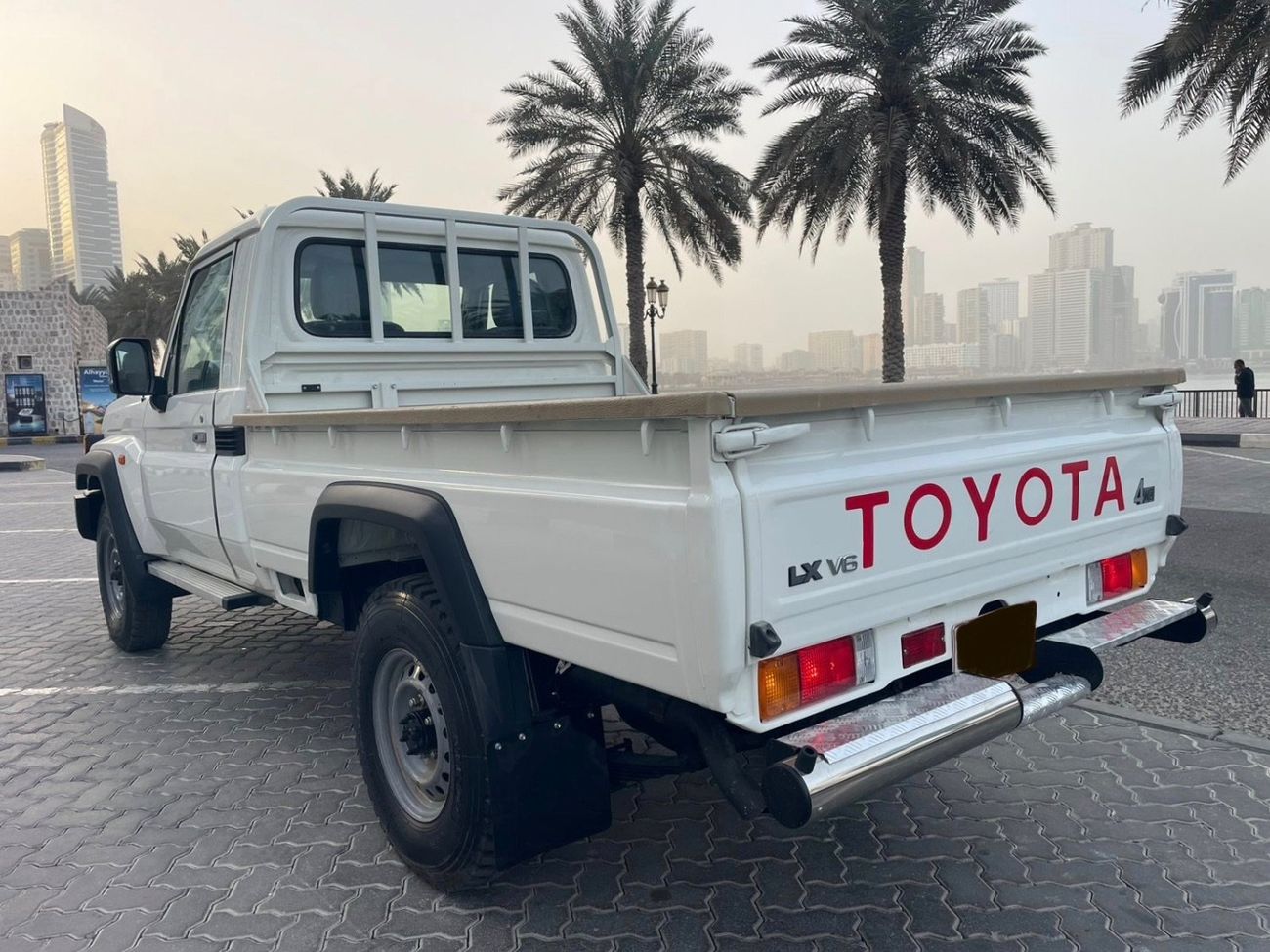 تويوتا لاند كروزر بيك آب Double Cabin 2017 Model RHD DIESEL ENGINE Full Option