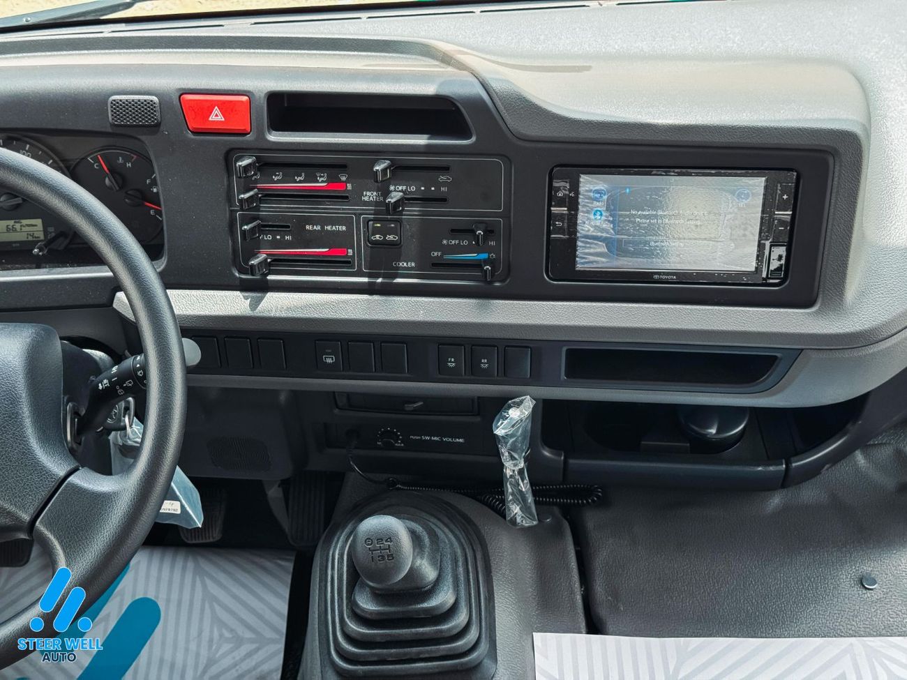 Toyota Coaster 23-Seater Bus 4.0L Diesel RWD GCC Specs Full Option White