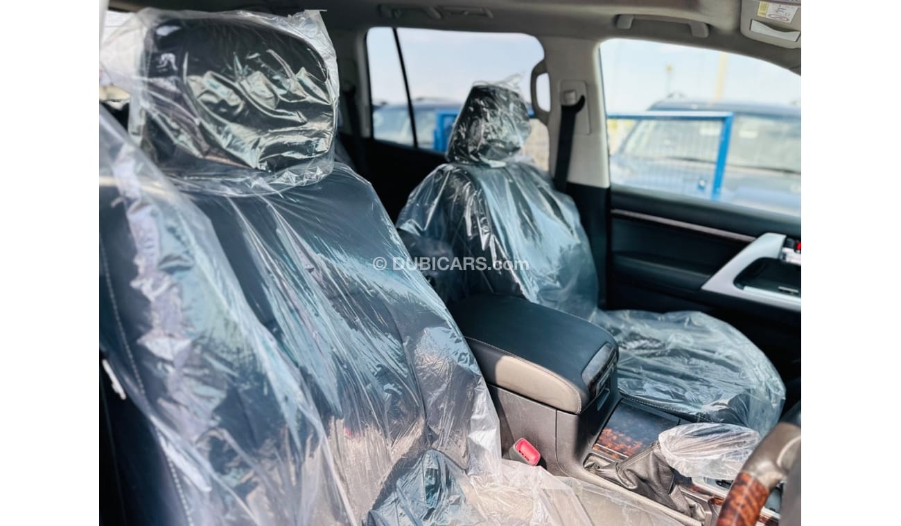 تويوتا لاند كروزر Sahara top of the range