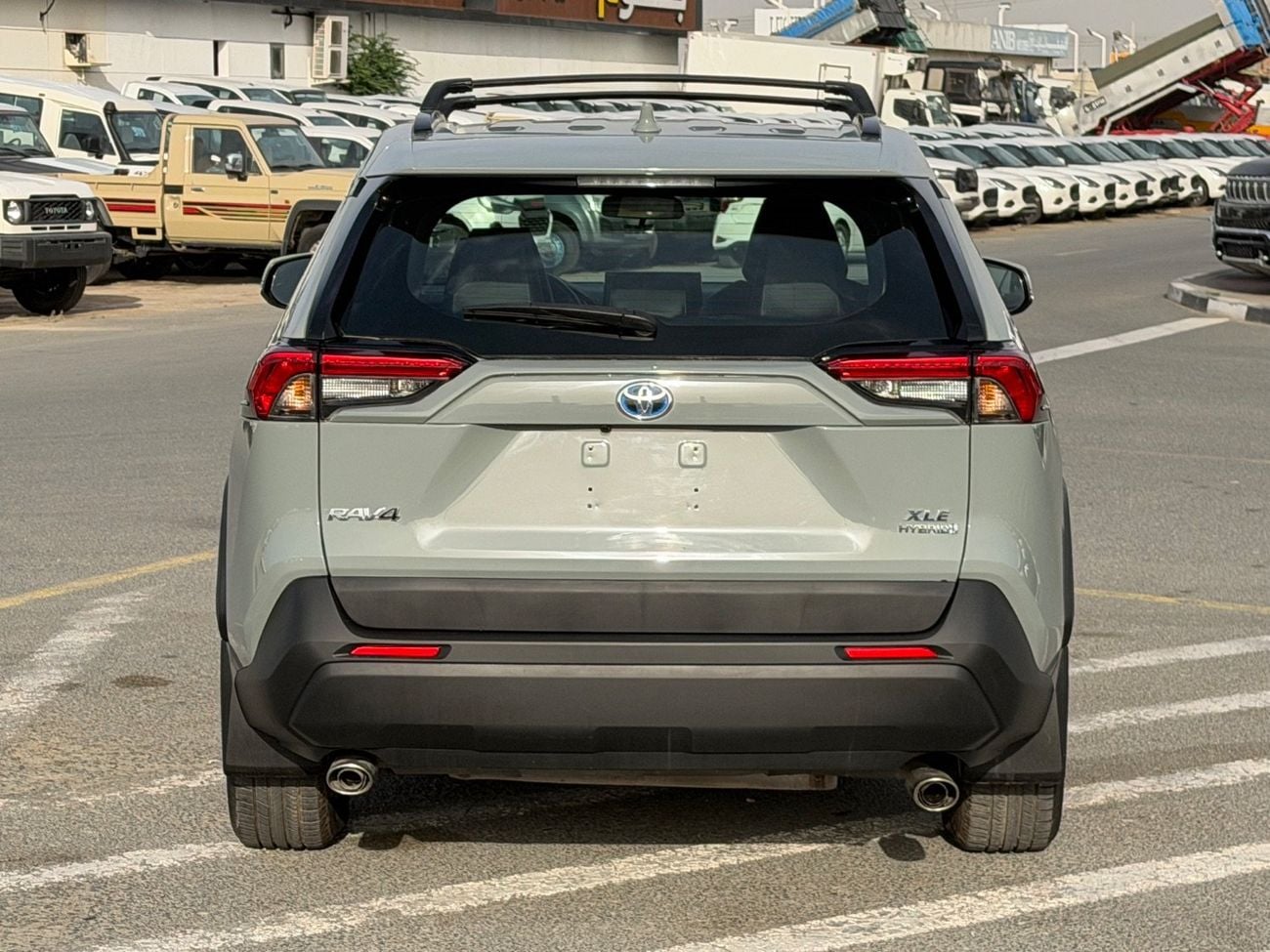 Toyota RAV4 VXR HEV 2.5L (219 HP) AWD 2022 Toyota RAV4 XLE hybrid 2.5L (219 HP) AWD