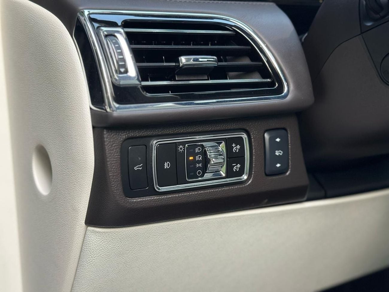 Lincoln Navigator BASE