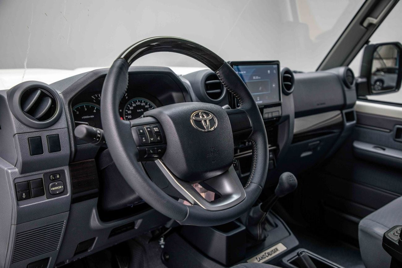 تويوتا لاند كروزر 70 Hardtop 2.8L - Manual - White Inside Bluish Grey | Export Only