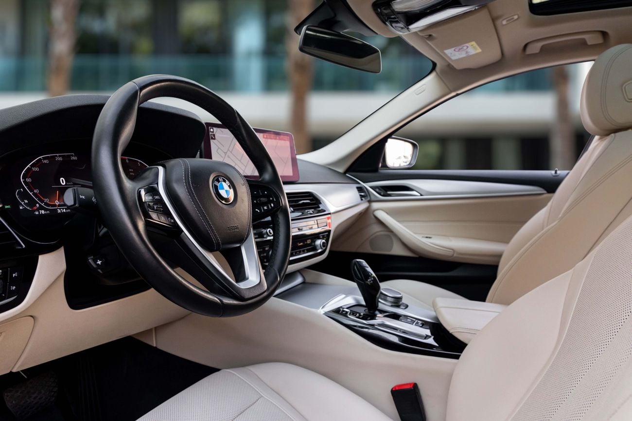 بي أم دبليو 520i 520i | 2,155 P.M | 0% Downpayment | BMM History (AGMC) | Under Warranty
