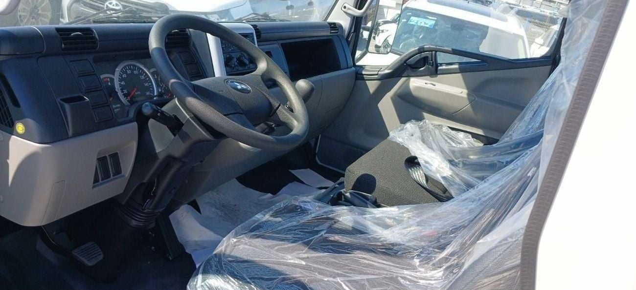 ميتسوبيشي فوسو كانتير Mitsubishi Canter Cargo Body 4.2L Diesel MT 2024YM
