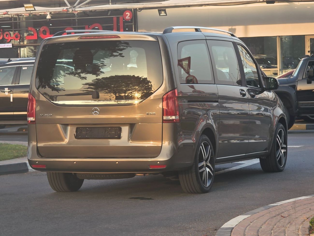 Mercedes-Benz V 250 gcc specs