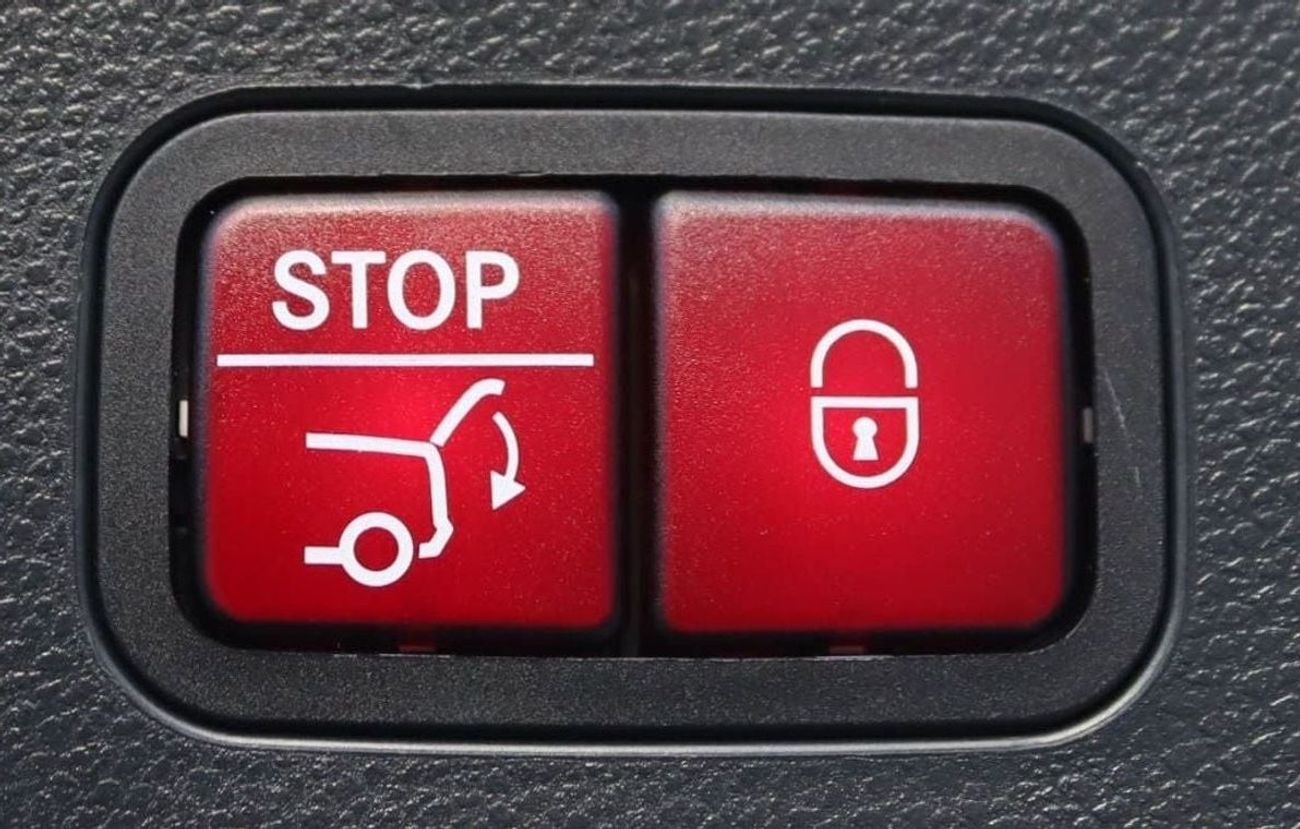 Mercedes-Benz GLC 250 4MATIC 2.0L Mercedes GLC 250, 2018, 4MATIC, GCC, original paint accident-free in excellent condition