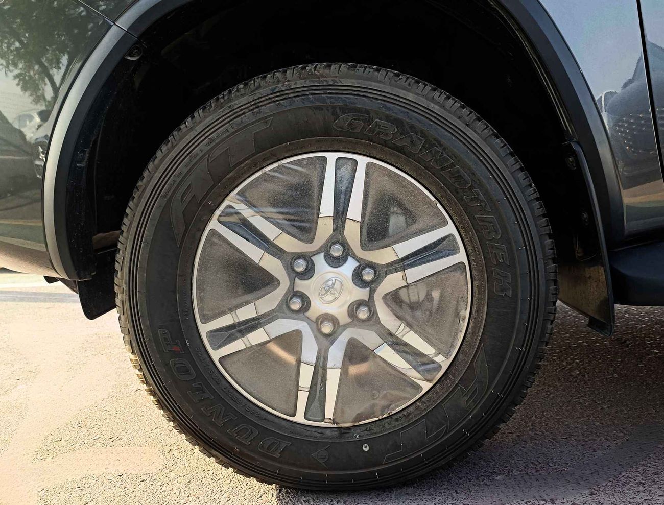 Toyota Fortuner 2.7L V4 PETROL /  DVD+CAMERA / MANUAL A/C / 4WD (CODE # FP27F)