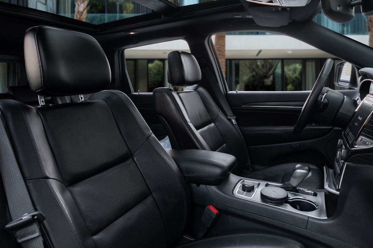 Jeep Grand Cherokee Grand Cherokee Limited | 1,665 P.M | 0% Downpayment | Agency Maintained!