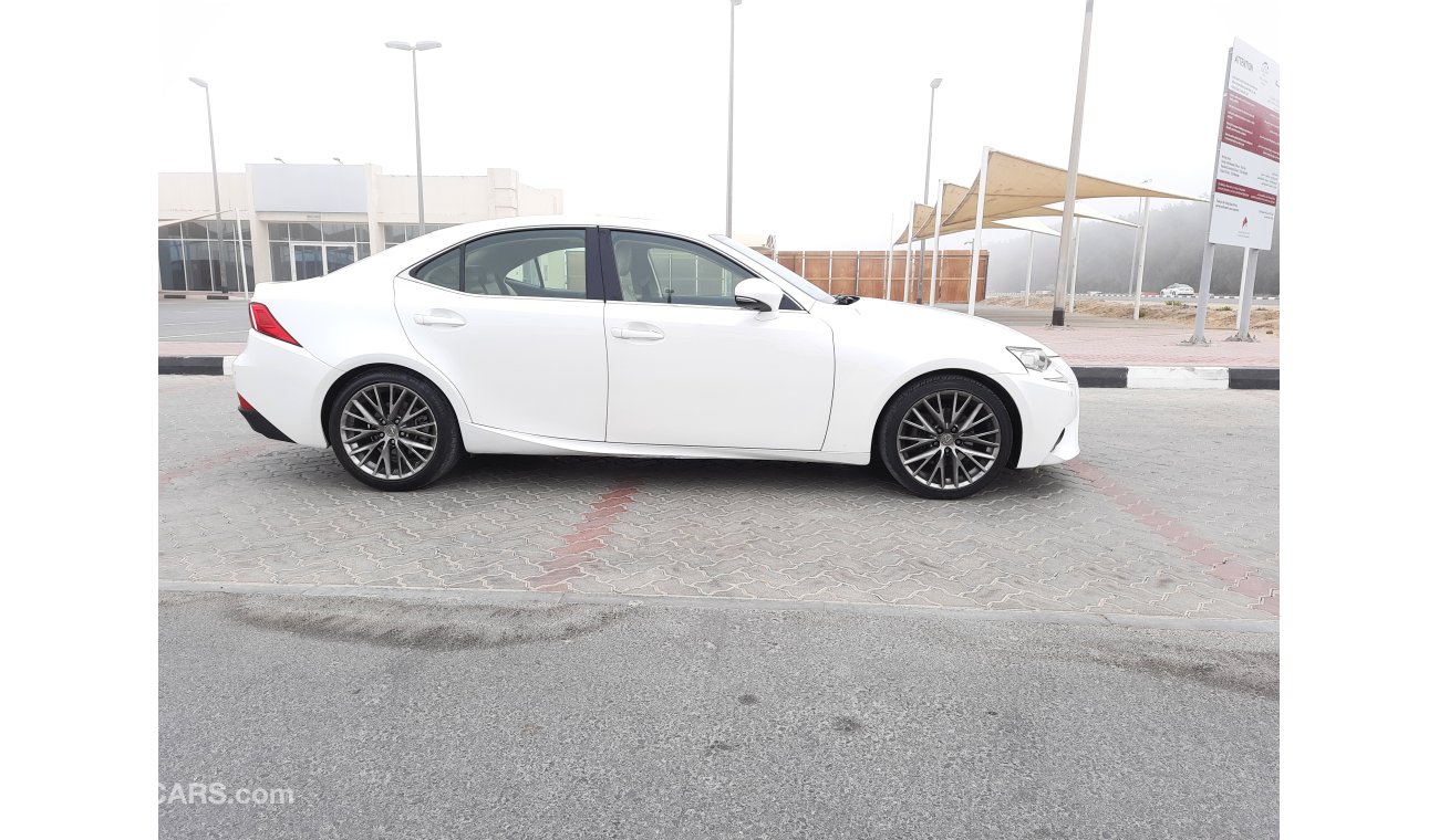 Lexus IS250 Lexus IS250 GCC 2104 Full options very celen car