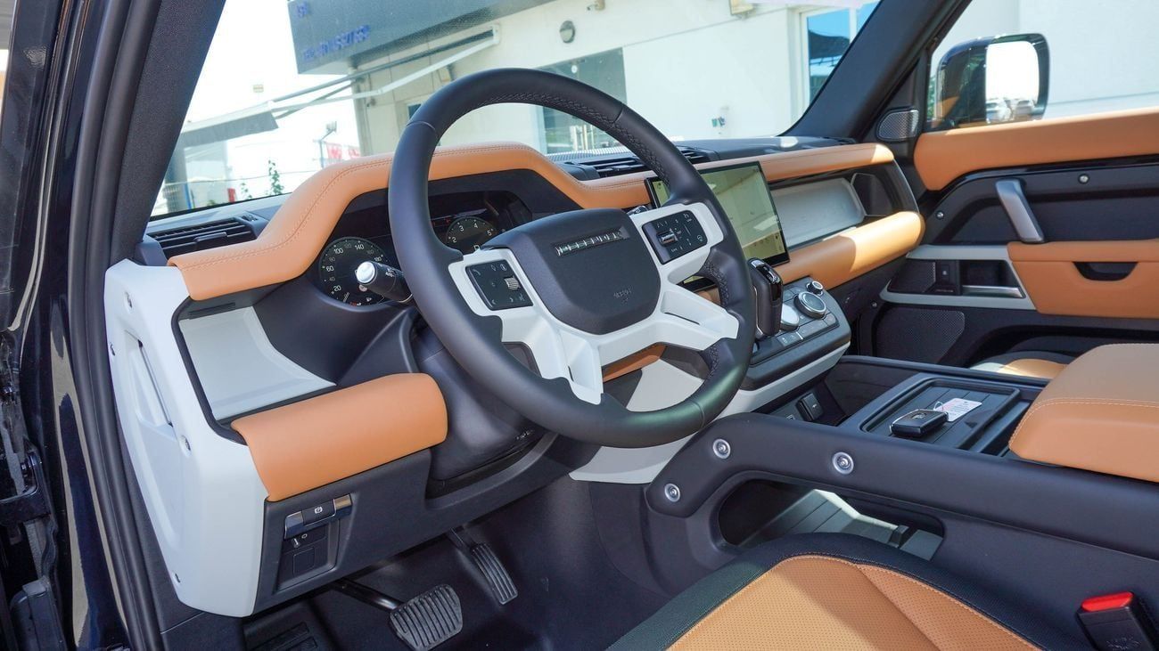 لاند روفر ديفندر HSE P300 X DYNAMIC 2.0L