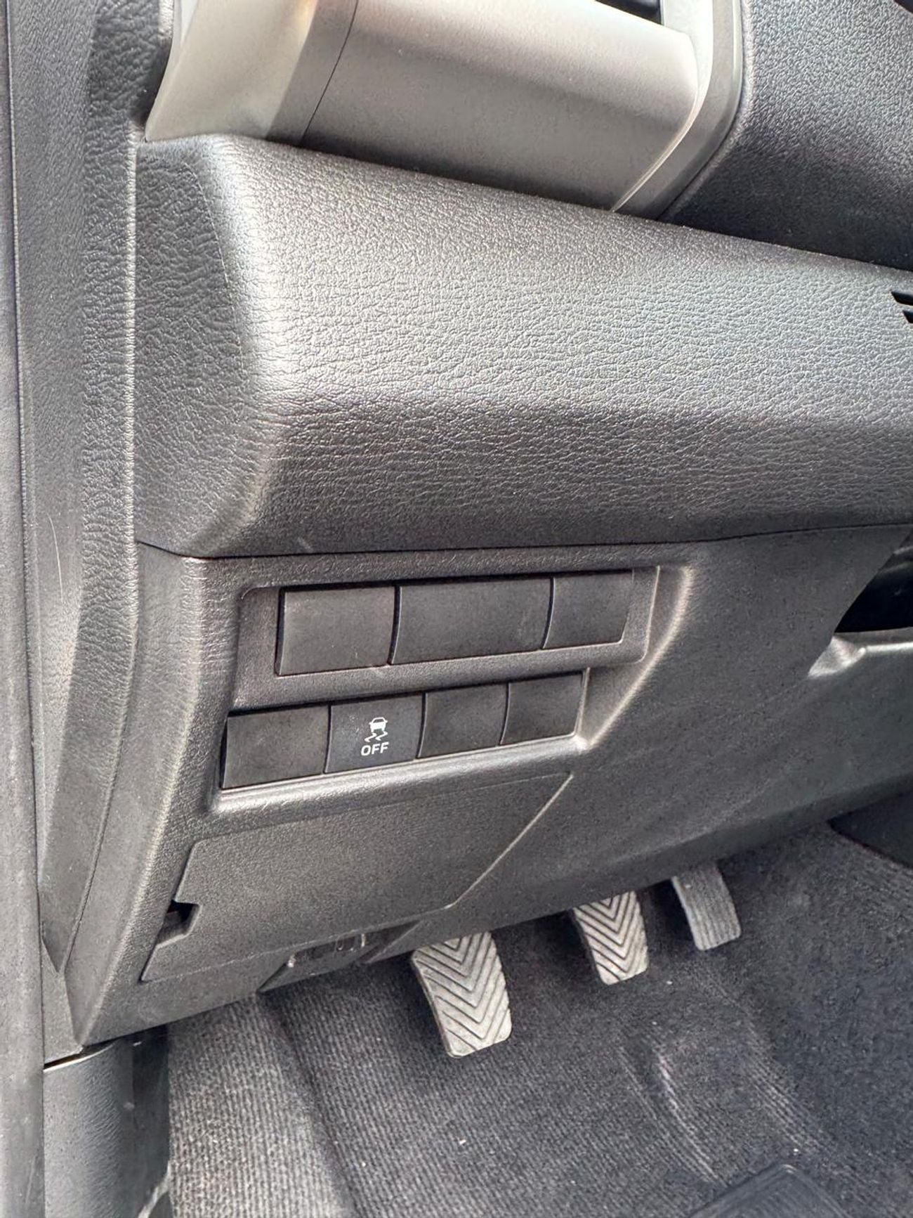 Mitsubishi L200 GLX Double Cab Petrol 2.4L Mitsubishi L200 Petrol FULL OPTION!!!