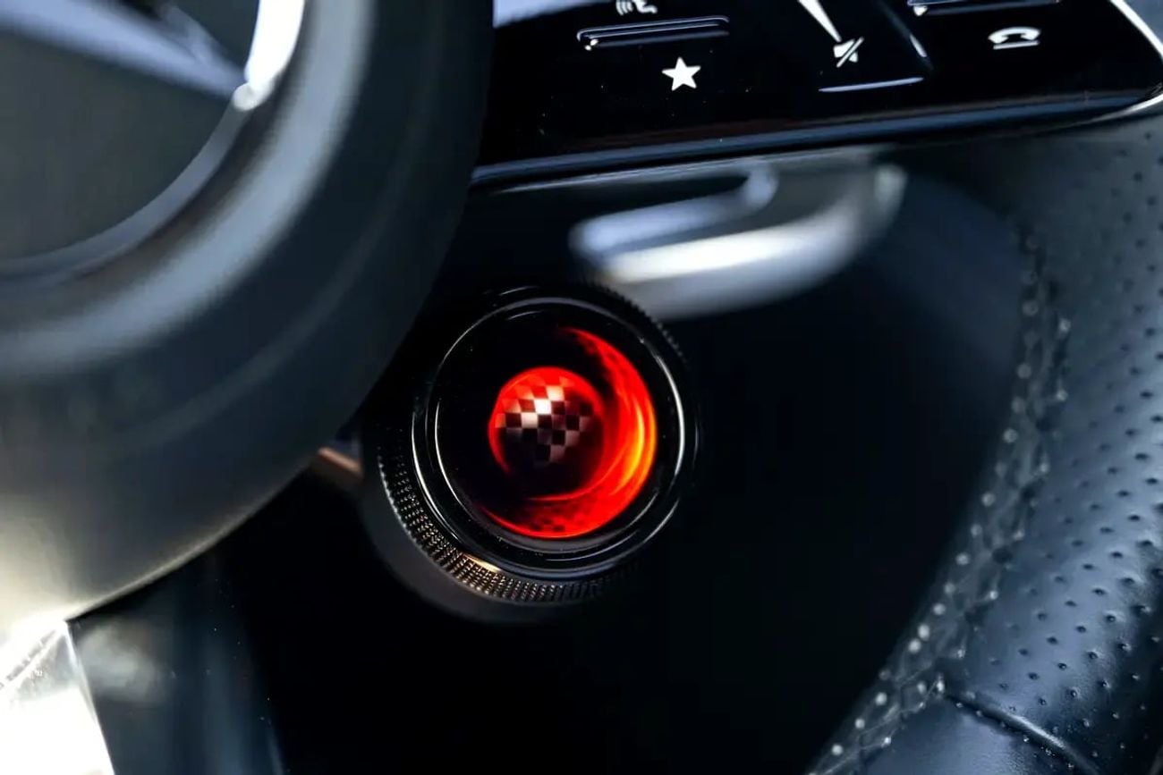 مرسيدس بنز SL 63 AMG Mercedes-AMG SL63 Roadster | 2 Years Warranty + Service Contract