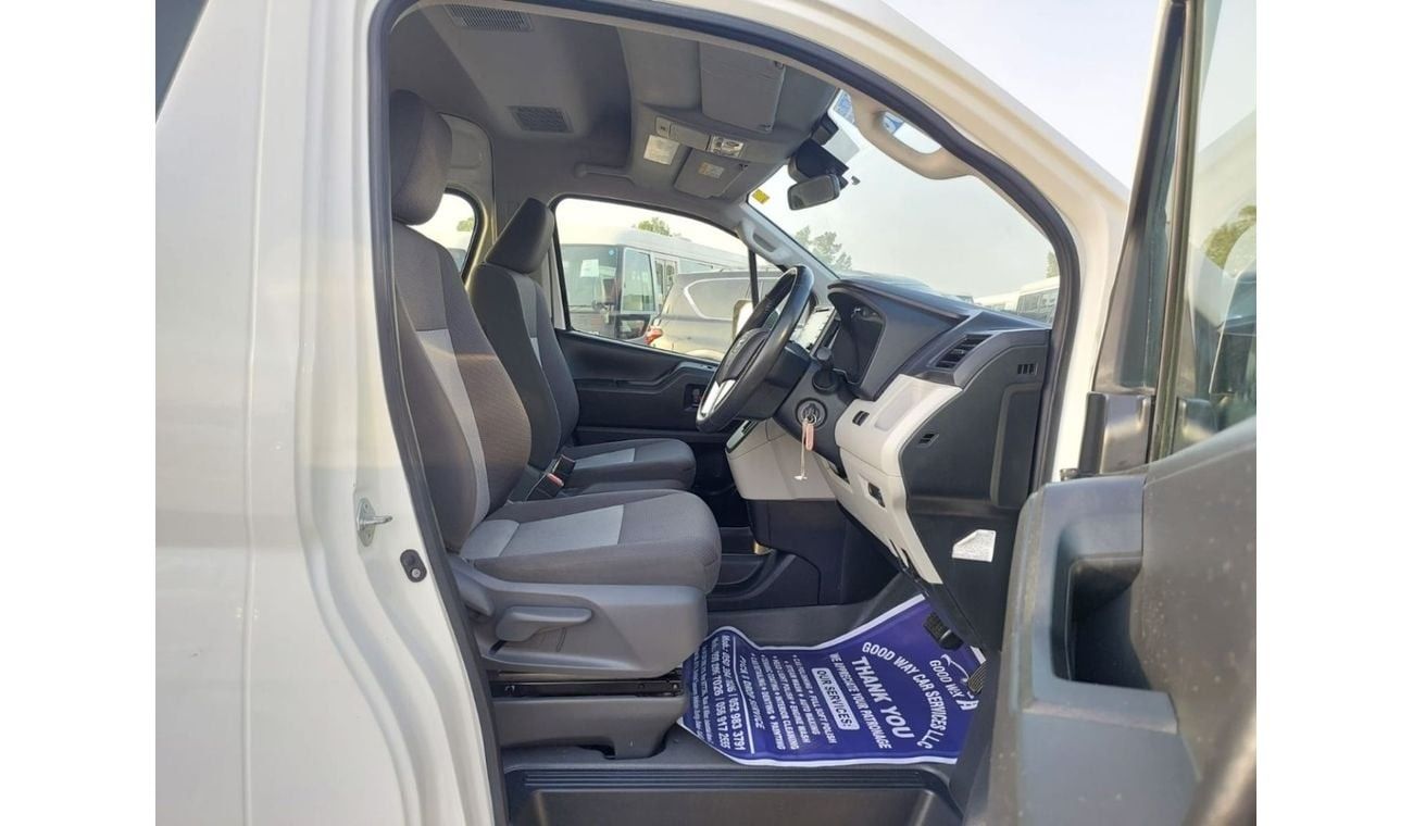 Toyota Hiace TOYOTA HIACE COMMUTER VAN RHD 2019 MODEL 2.8 L DIESEL AUTOMATIC(PM01938)