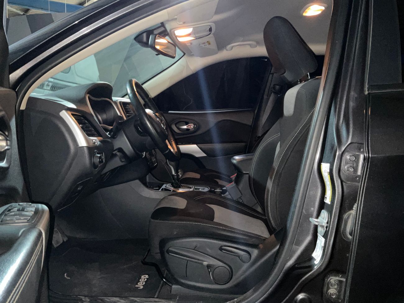 Jeep Cherokee Unlimited Unlimited Sport 3.2L Sport | Guaranteed Warranty | 0 Down Payment