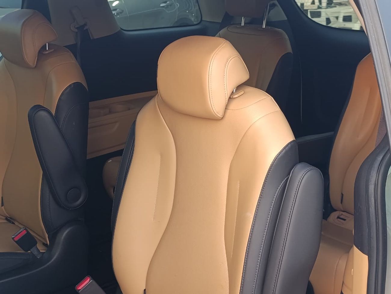 Kia Carnival STD (NON GCC)