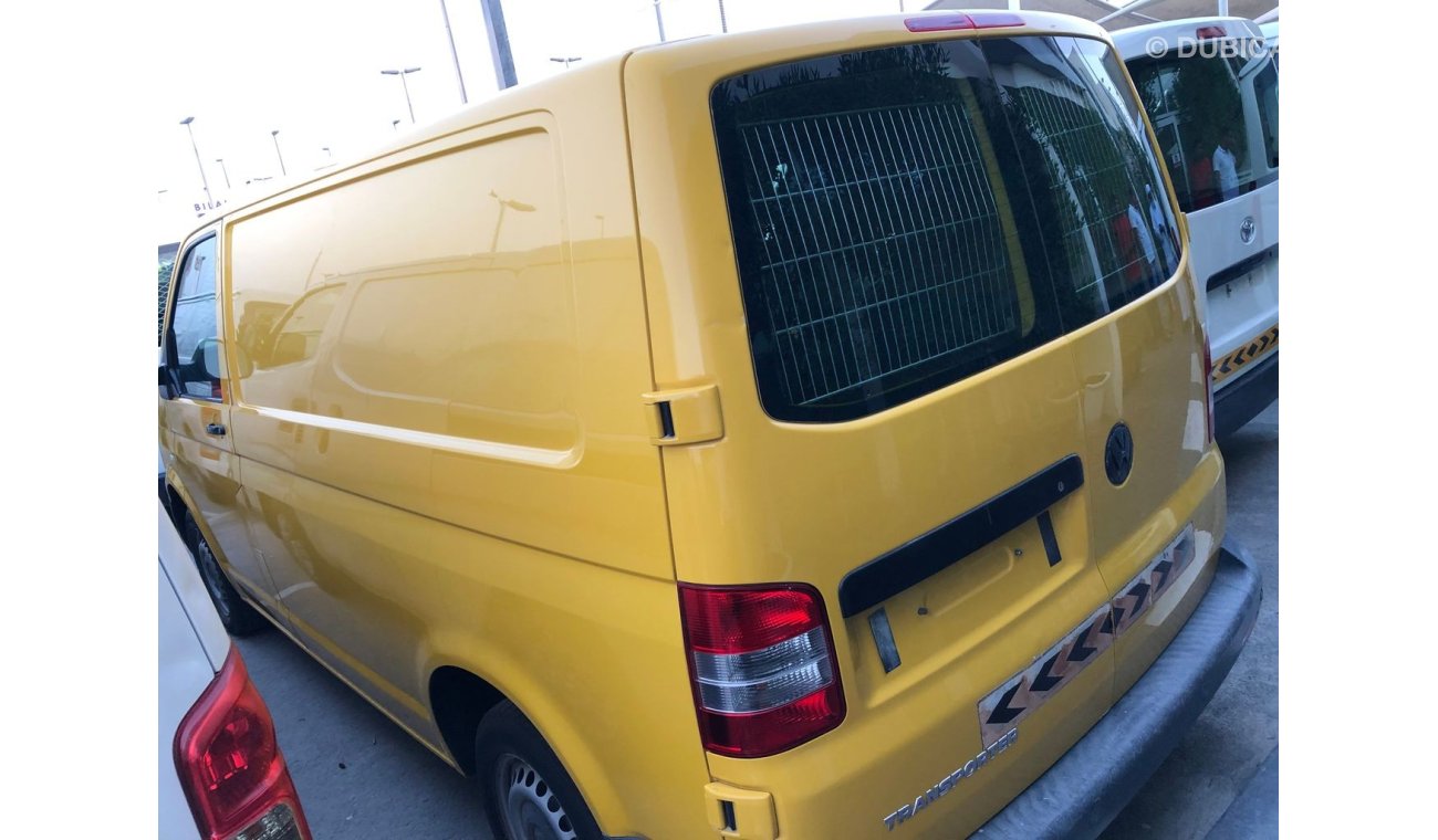 فولكس واجن T5 ترانسبورتر Volkswagen Transporter,model:2013. Excellent condition