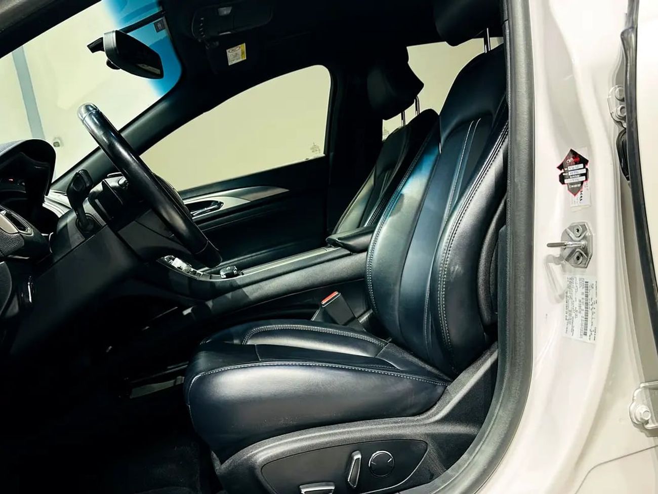 Lincoln MKZ GCC SPECS WELL MAINTAINED WITH ONE YEAR WARRANTY 37500