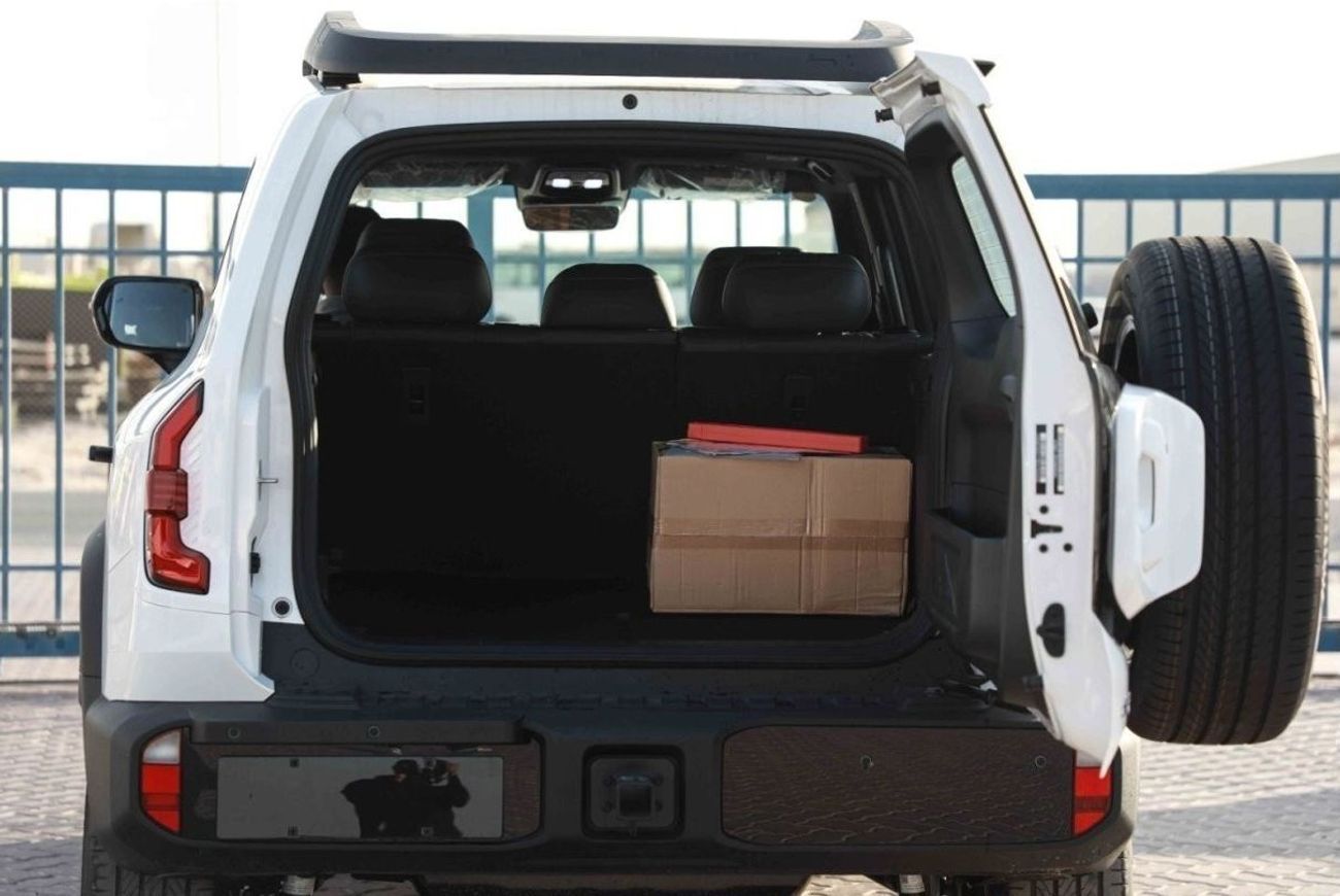 Changan Deepal G318 2024 Changan Deepal G318 Air Suspension - Plug-in Hybrid - White inside Black