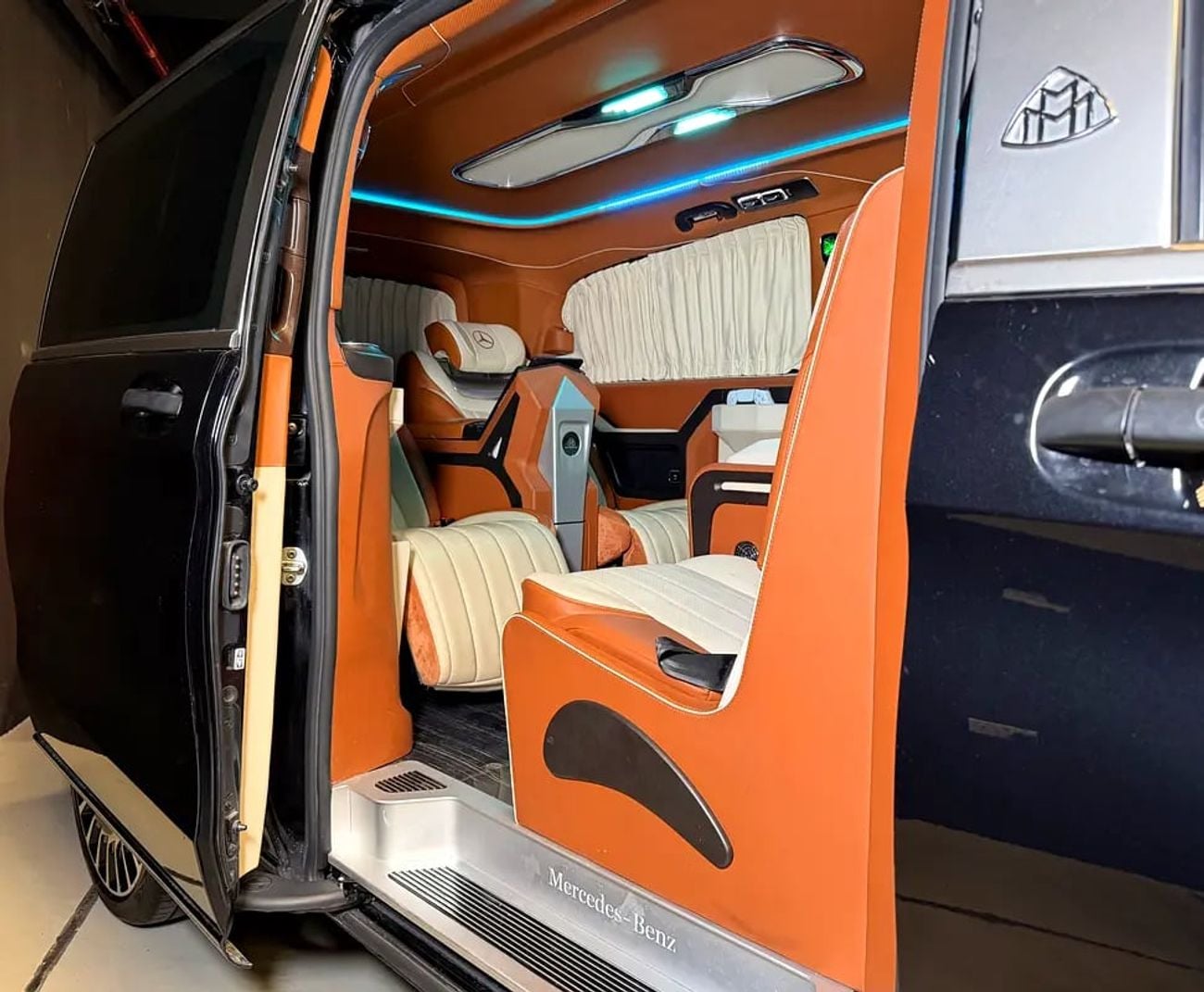 مرسيدس بنز V 250 V 250 VIP Luxury Passenger Van