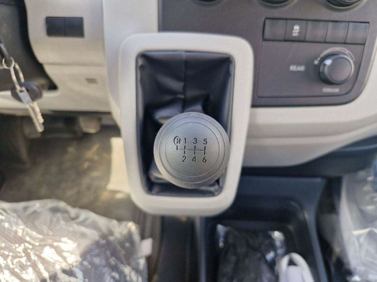 Toyota Hiace 2.8L DSL 13 SEATS HIGHROOF WITH SUNROOF AND DOOR HANDLE SAUDI SPECS