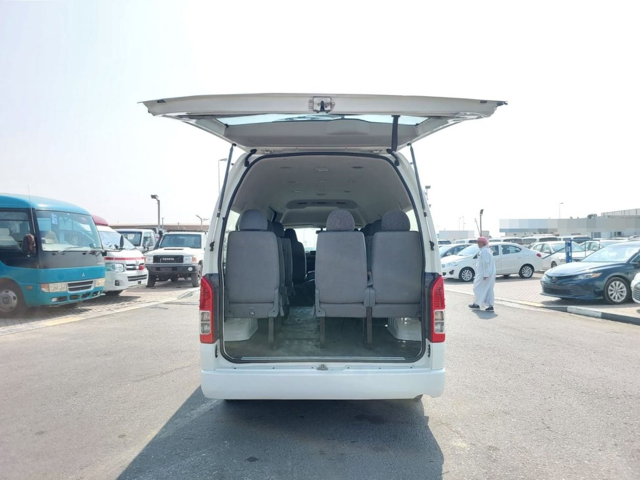 Toyota Hiace TOYOTA HIACE COMMUTER VAN RHD 2017 MODEL 2.7 L PETROL AUTOMATIC(PM77975)