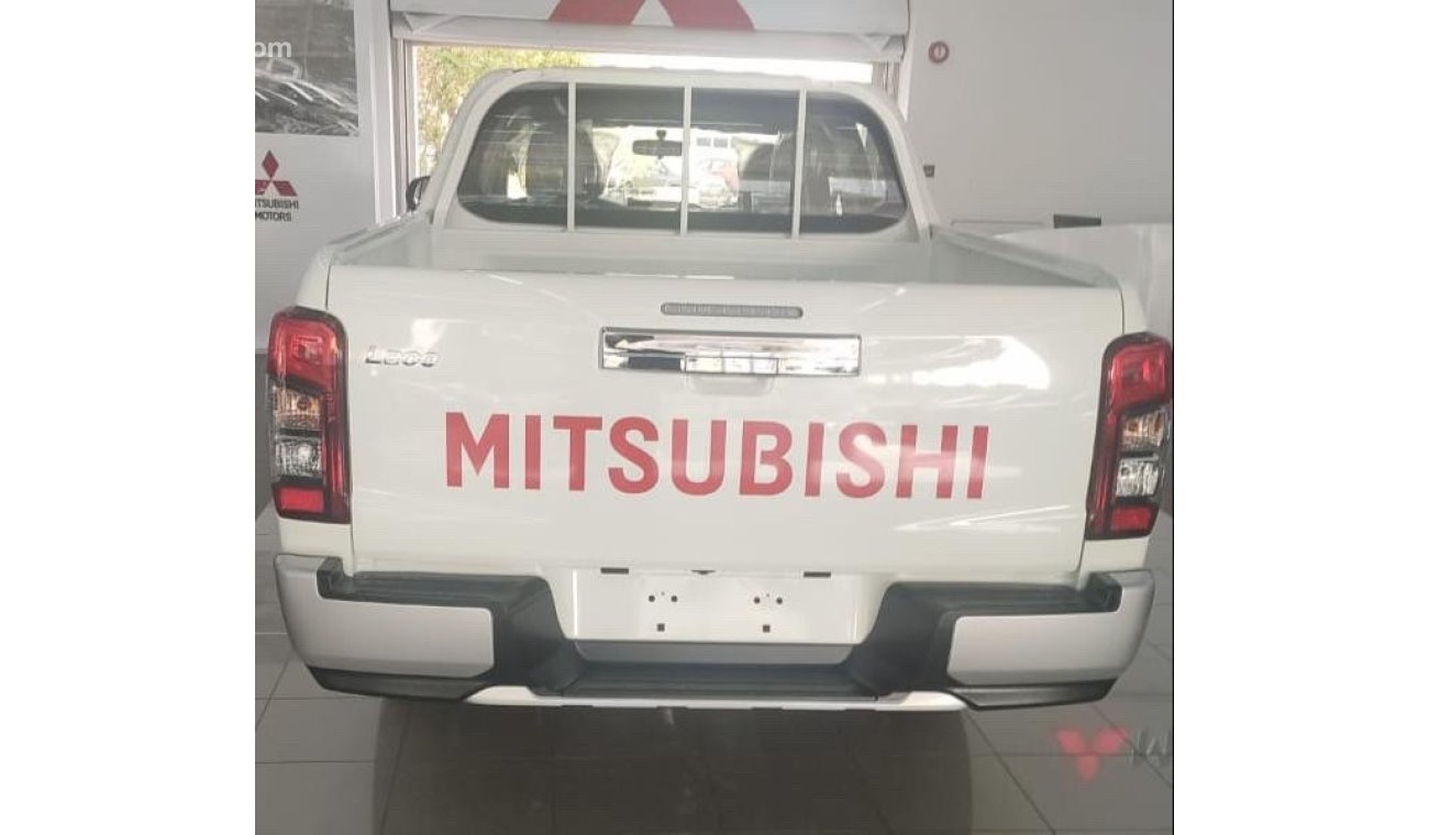 Mitsubishi L200 M/T 2021 Petrol GCC ( Prod. Jan/2021 ) Full option chrome package